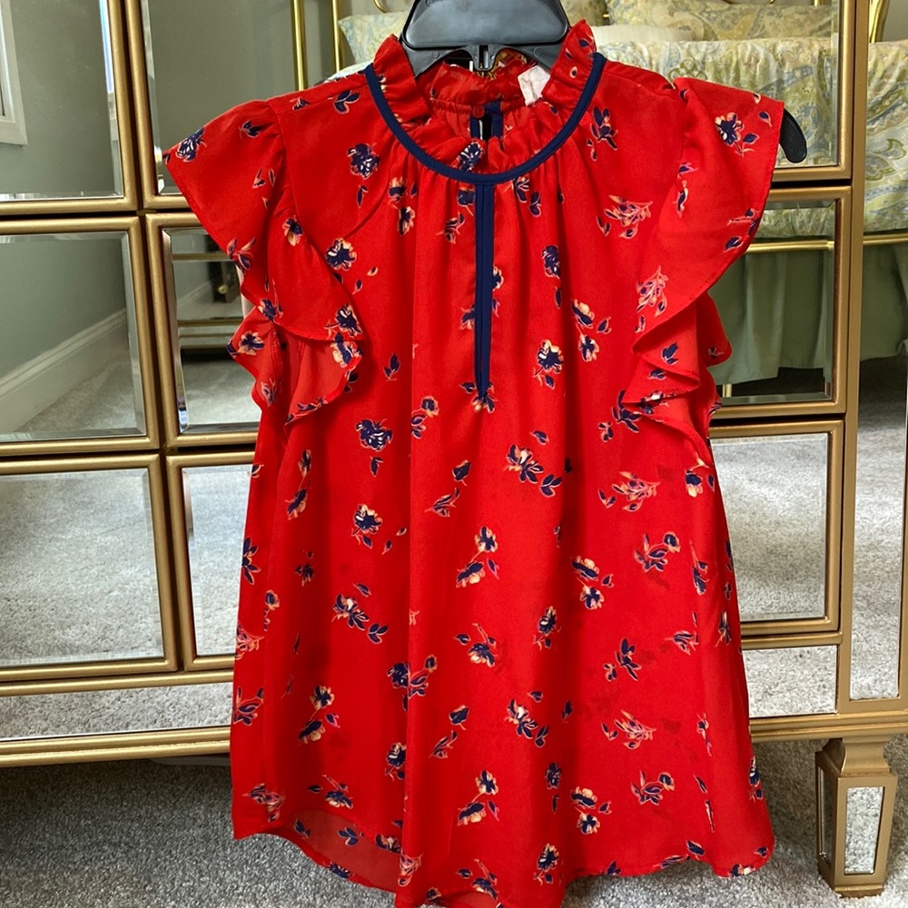 Sienna sky red and blue floral flutter sleeve cut out top. Sz M